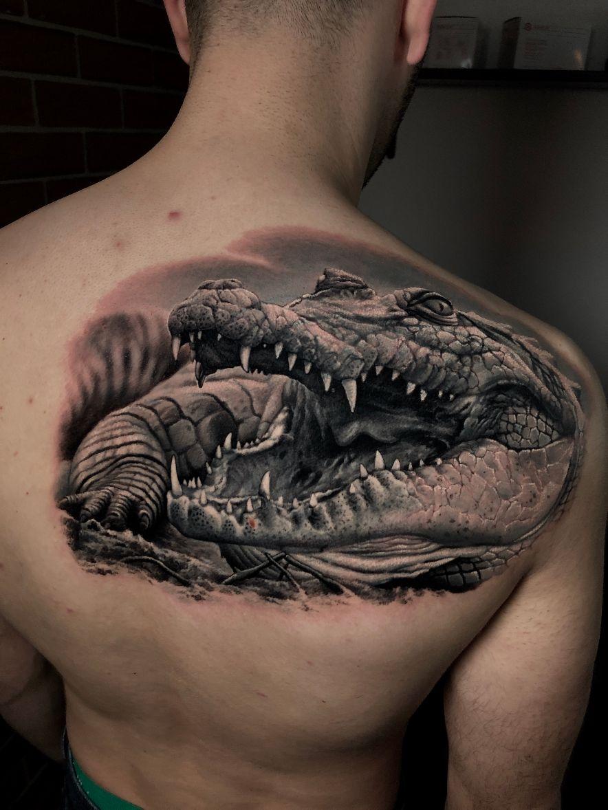 3d Realistic Tattoo Krokodil auf Rücken