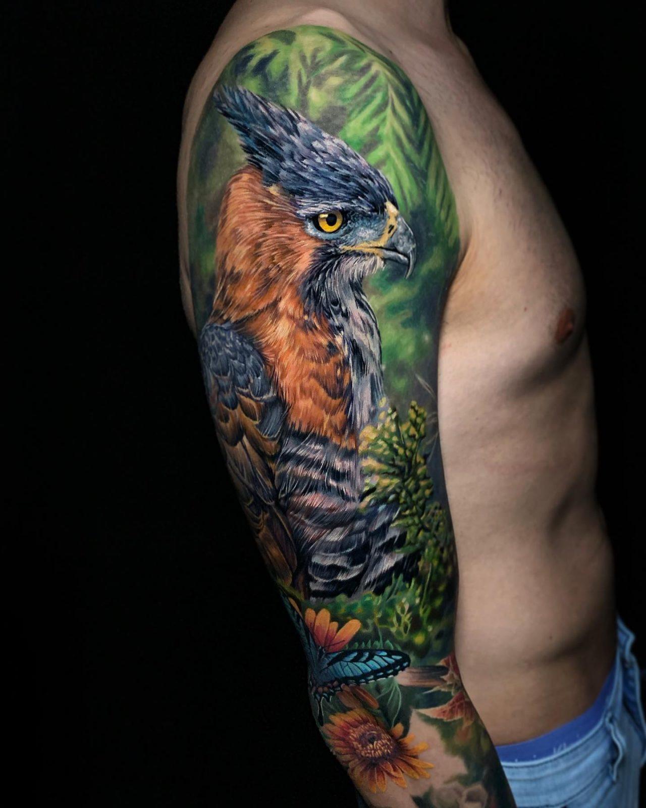 Adler Color Tattoo mit Wald