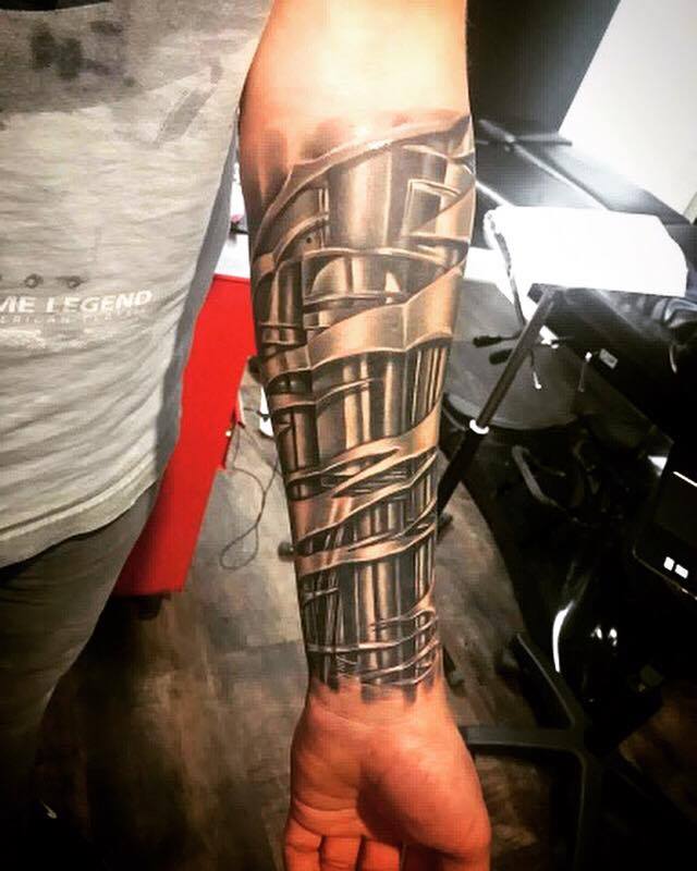 Horror biomechanik tattoo