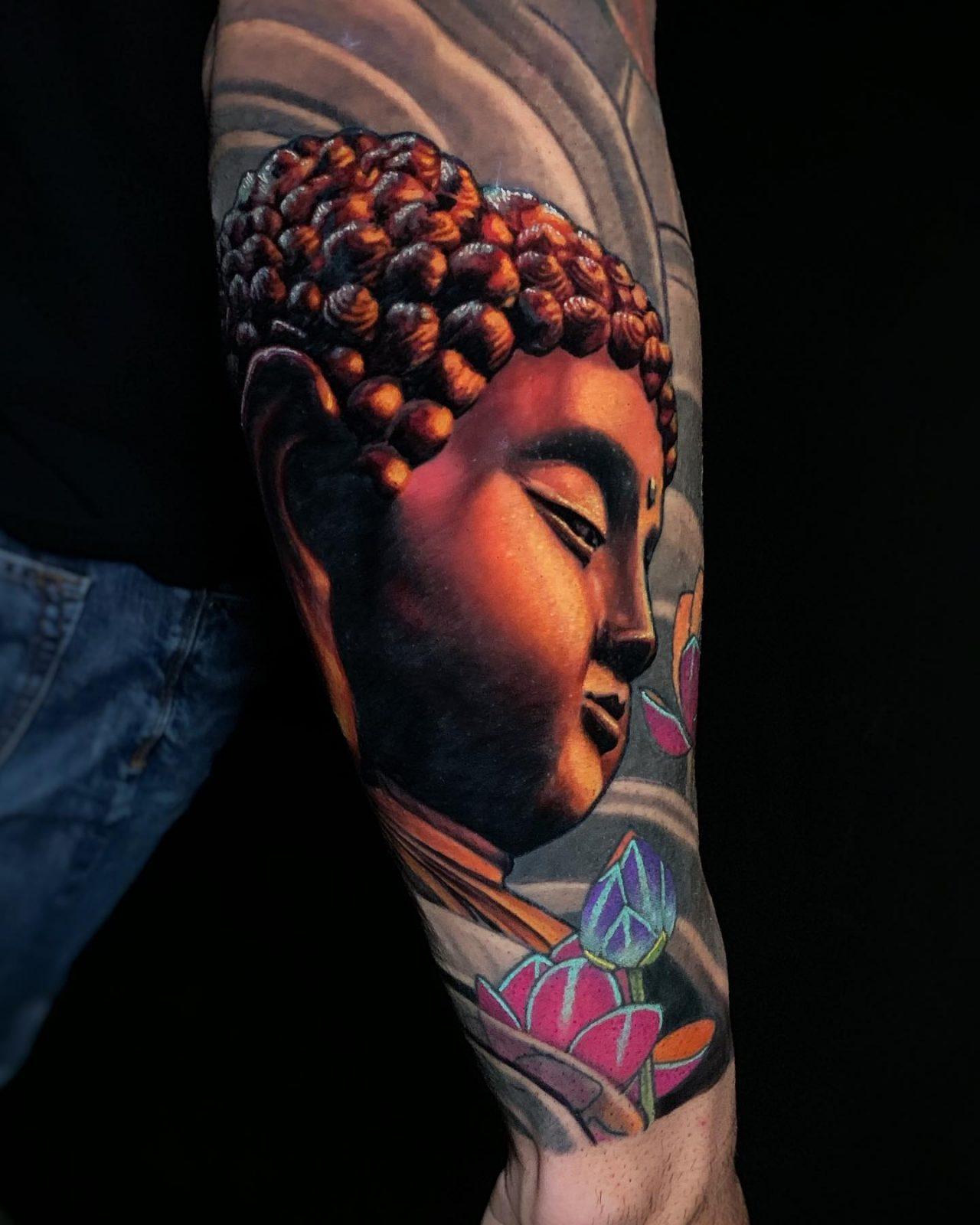 Buddha Kopf Color Tattoo mit Blume