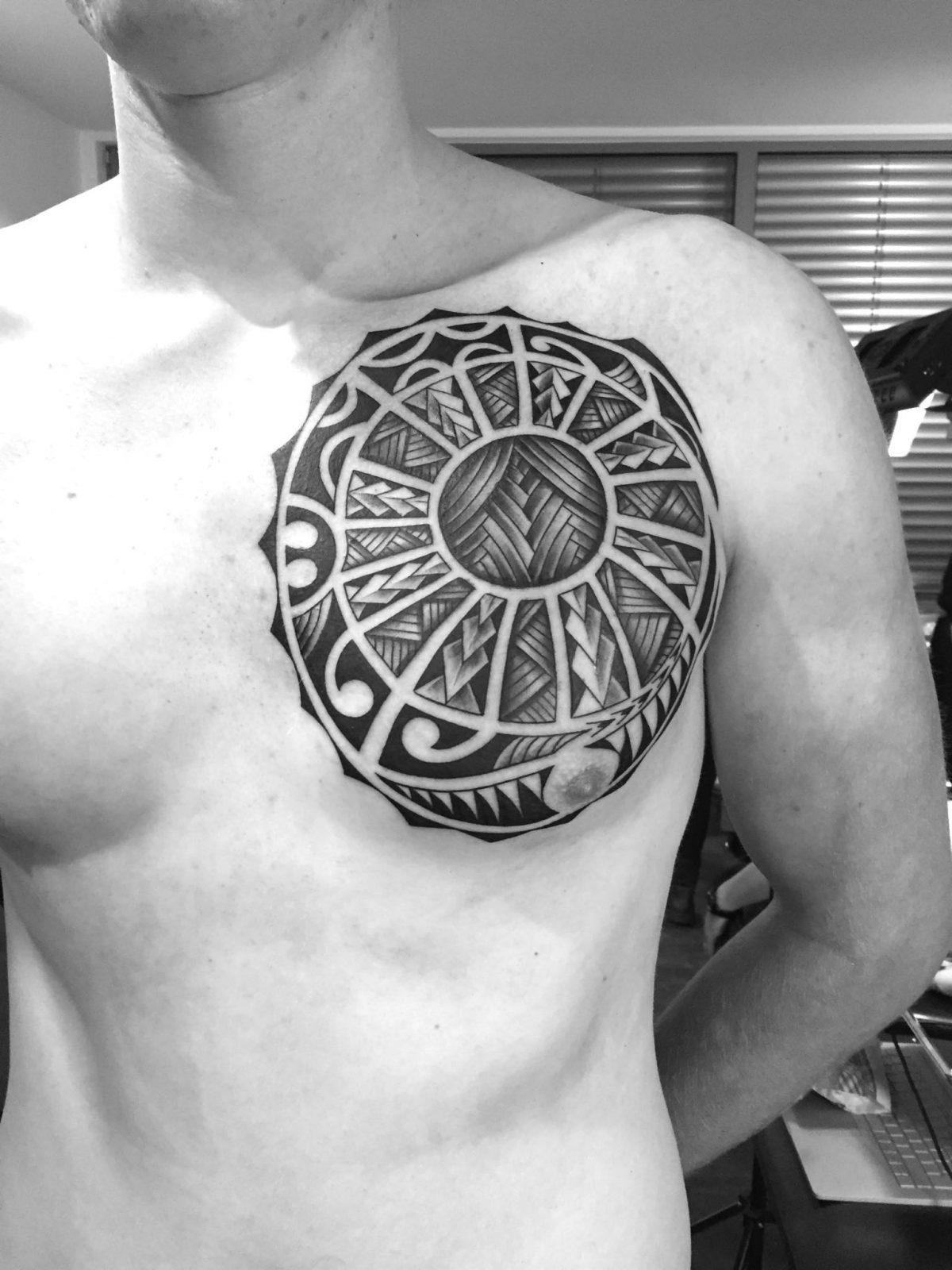 Maori Tattoo Rechte Brust Kreis Form