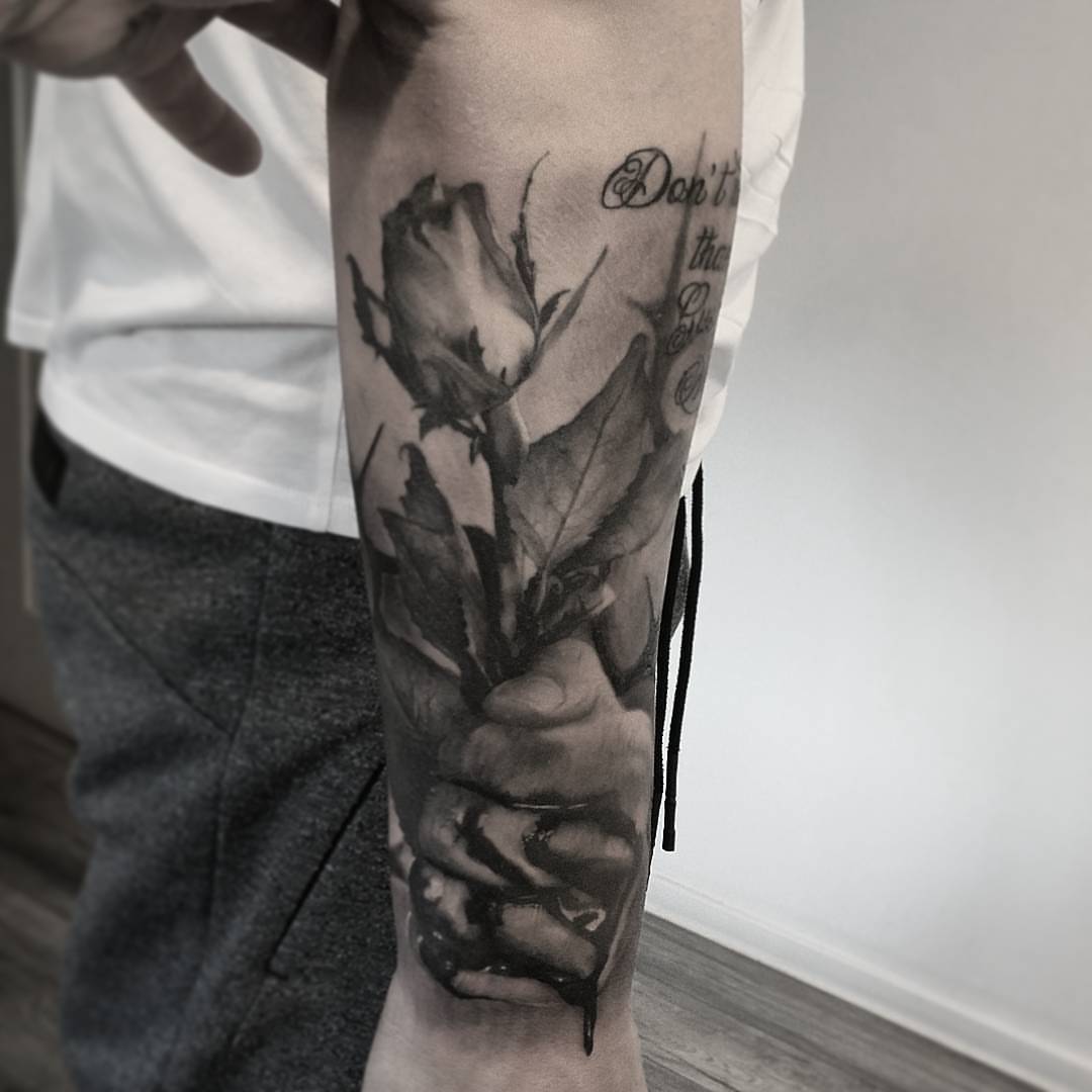 Unterarm Rose Tattoo