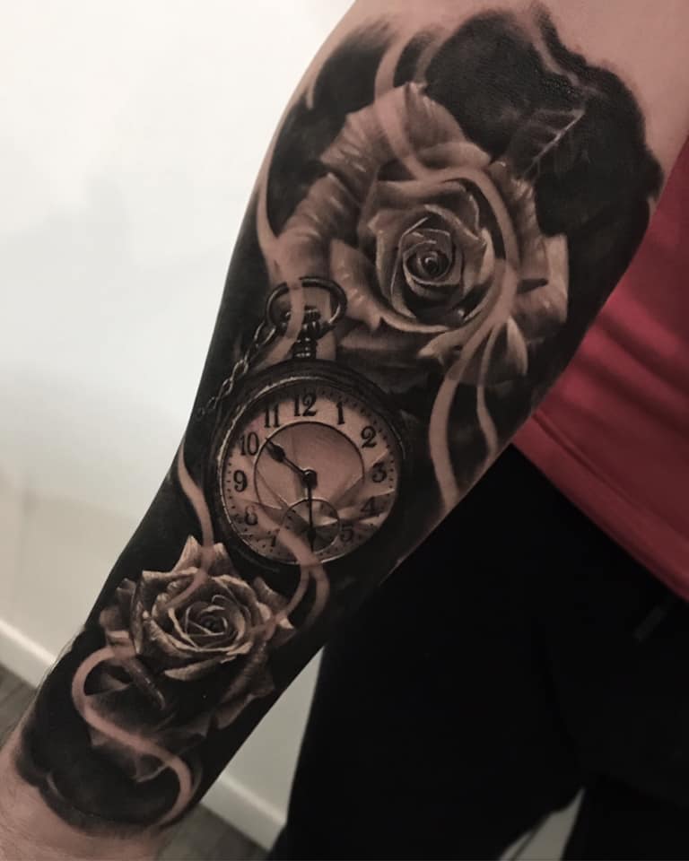 Unterarm Rose mit Uhr Tattoo