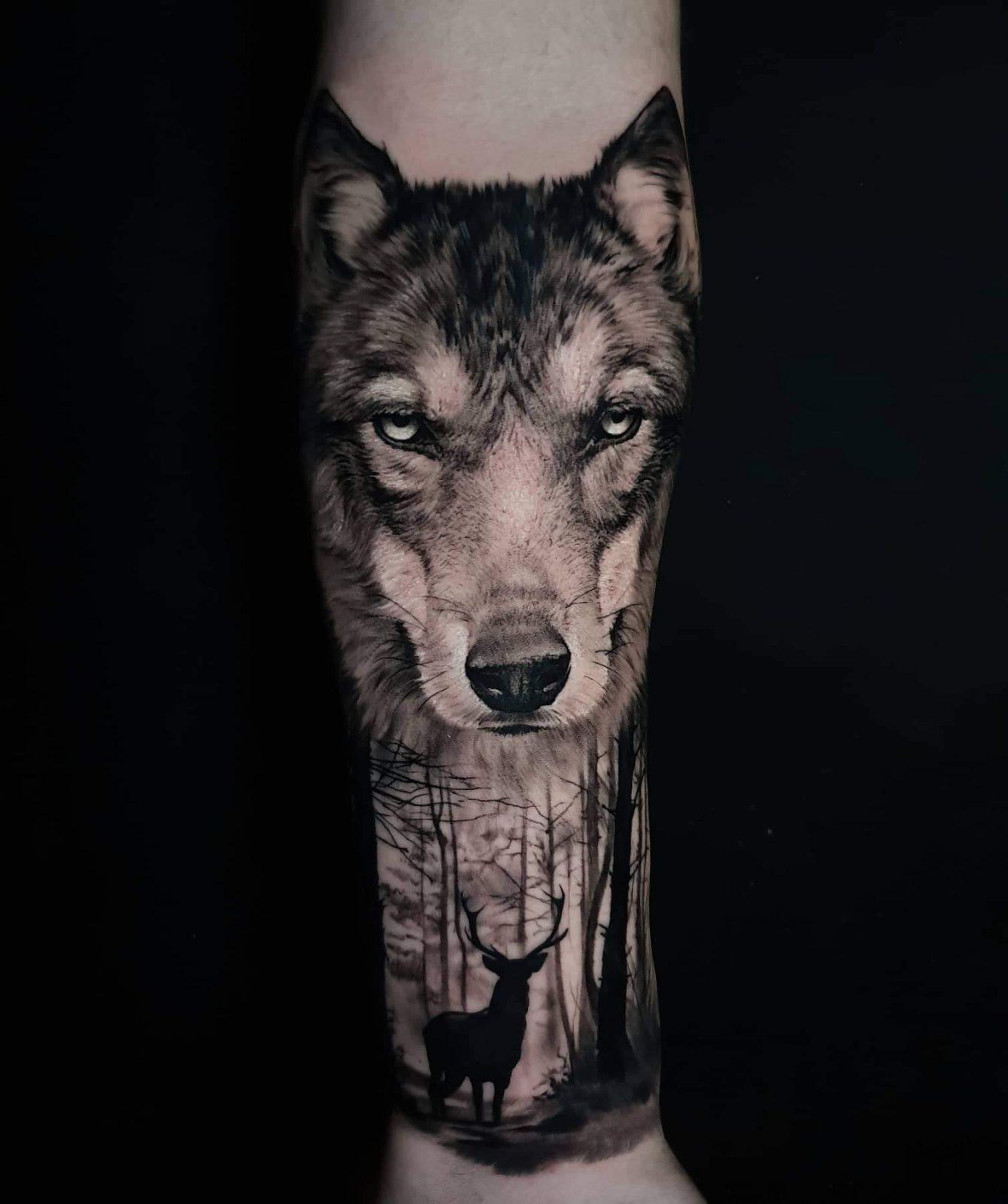 Wolf mit Rehbock Black and Grey Tattoo