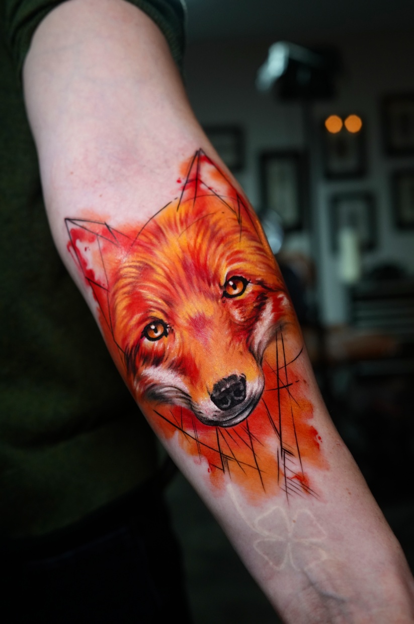 color-tattoo-unterarm-wolf