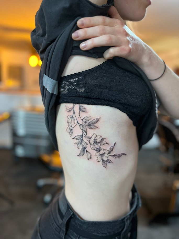 oberkoerper-pflanzen-tattoo